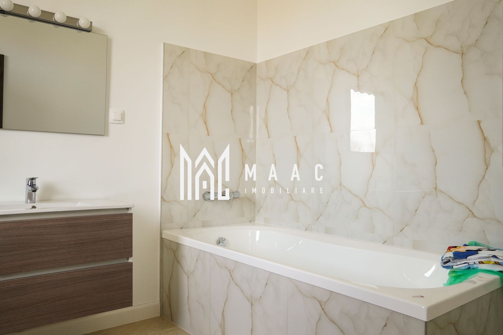 Casa Individuala de LUX | 7 camere | Selimbar - Poză 16