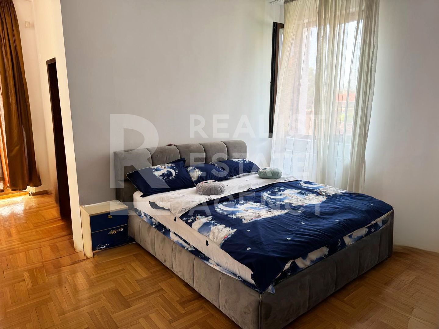 Casă de vânzare cu 8 camere, aproape de Piața Revoluției - Poză 5