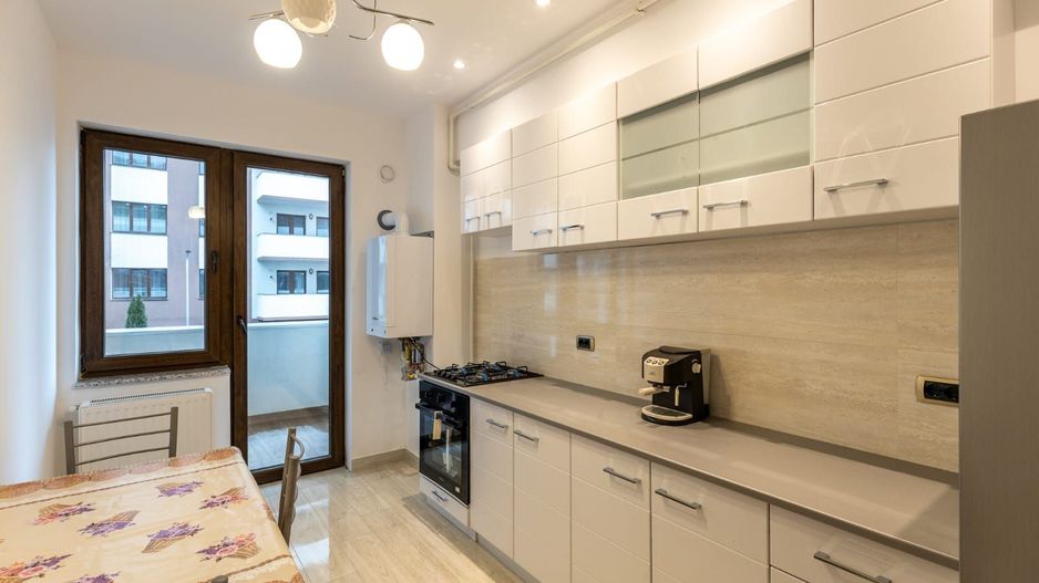 Coresi-Isaran apartament foarte spatios, 2 bai - Poză 3