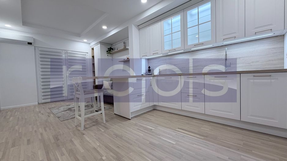 VANZARE 3 CAMERE | ETAJ 1/1 | LOC PARCARE INCLUS | VEDERE PISCINA | COSMOPOLIS - Poză 3