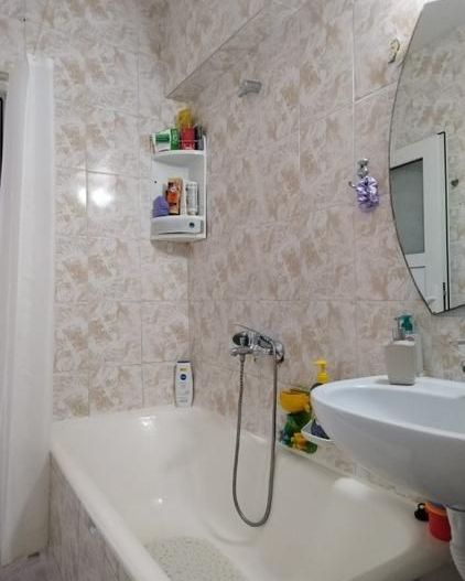 Apartament 3 camere, D.,2 bai, 65mp 135000euro Pacurari - Poză 6