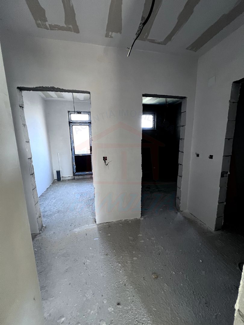 Vanzare casa P+M in Sendreni( in spatele Primariei), pret 99 000 euro - Poză 18