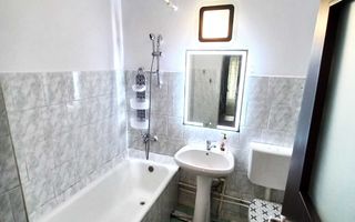 Apartament decomandat, 2 camere, 2 balcoane, etaj 1, 70 mp, Păcurari - Poză 6