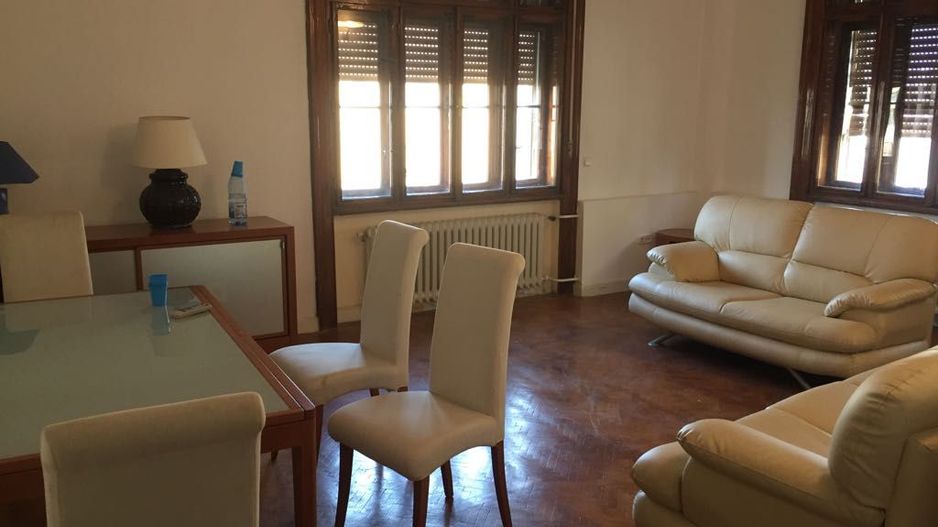 Apartament deosebit cu 3 camere în zona P-ta Victoriei - Poză 2