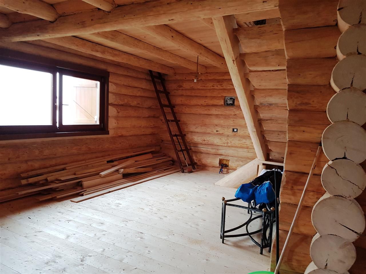 CASĂ INDIVIDUALĂ structură din lemn, zona Ciușmeaua Moldovencei; - Poză 4