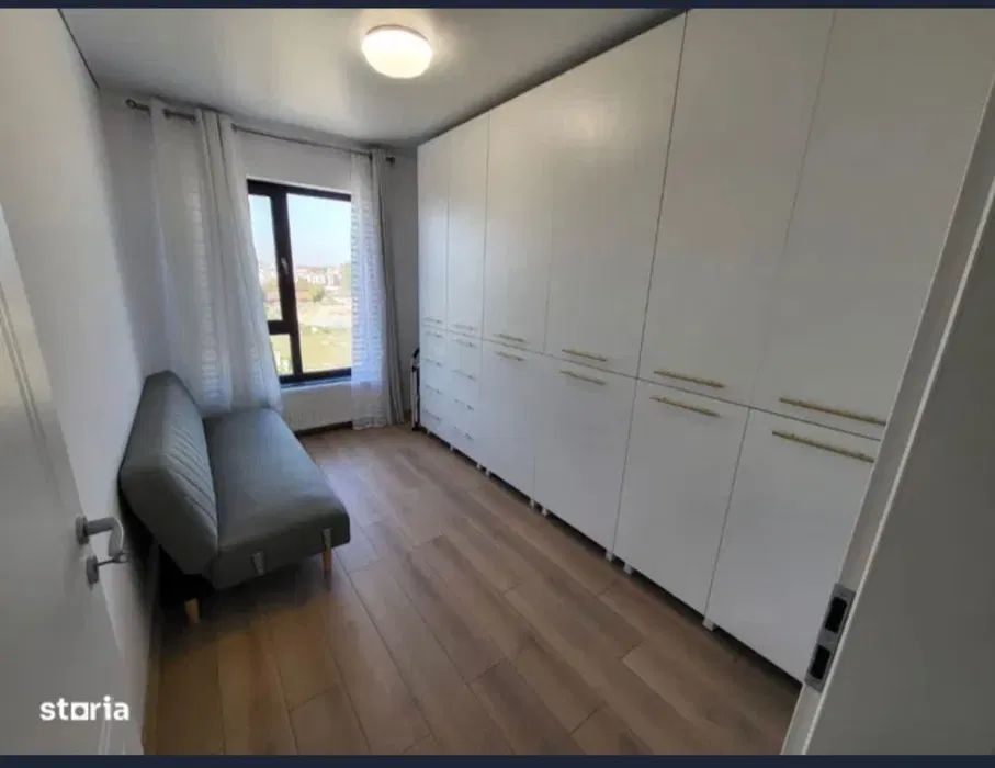 De vanzare apartament  cu 3 camere, Complex Crizantema, etaj 5, 135.000 E - Poză 1