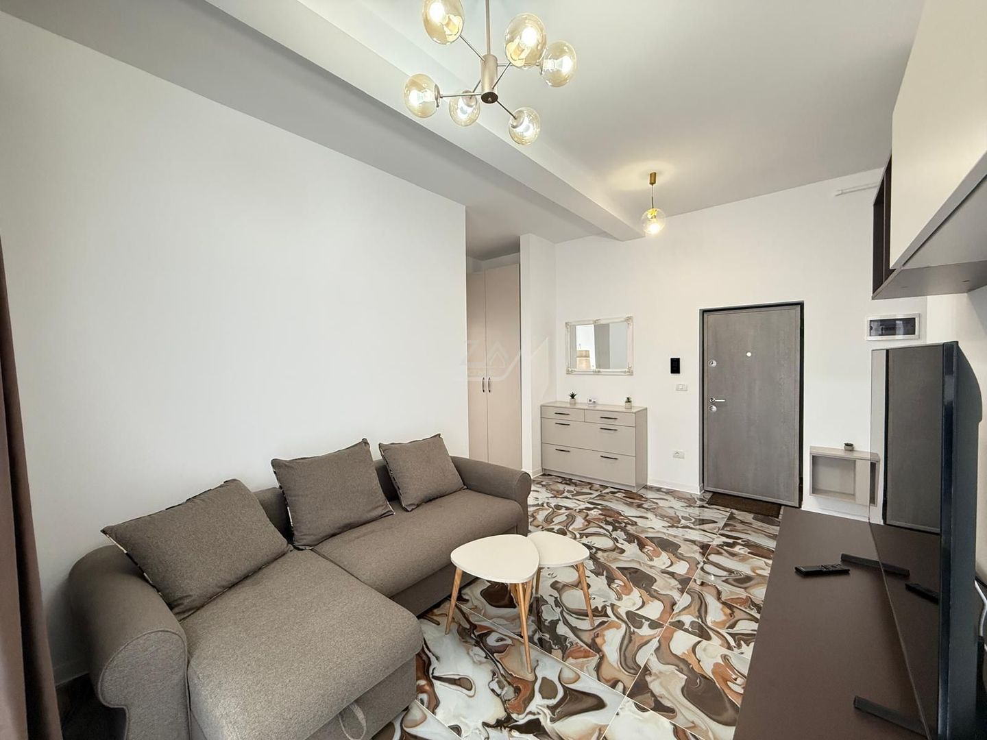 Disponibil imediat. Etaj 1. Bucatarie inchisa. Loc de parcare. - Poză 5