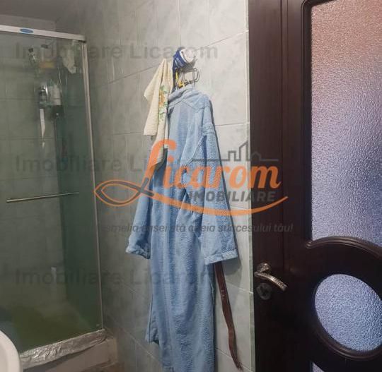 Corp de casa Blumana, zona str Lunga,curte,pod,beci. - Poză 7