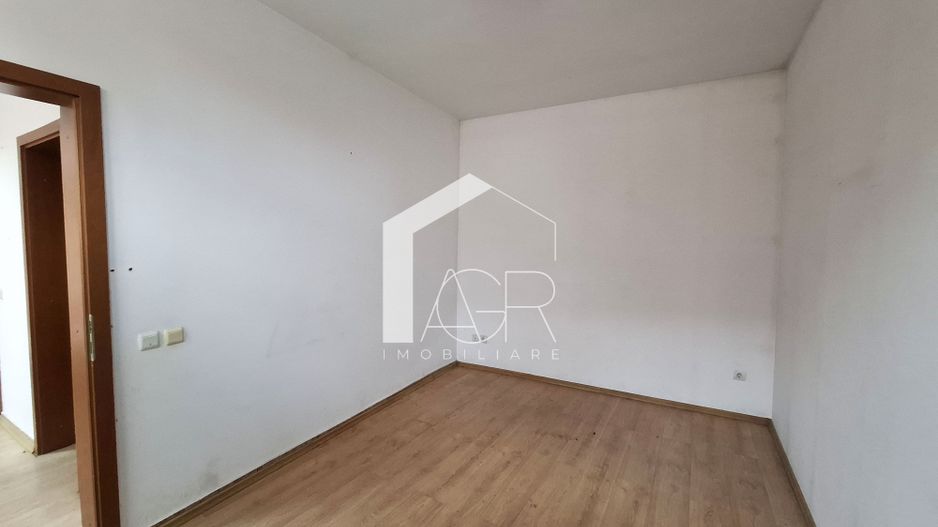 Casa cu 4 camere, zona Central - Poză 14