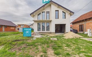 Casă impunătoare la gri în Curtici - Poză 1