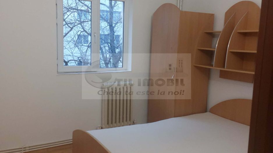 Apartament semidecomandat cu 3 camere - Mircea cel Batran - 399€ - Poză 1