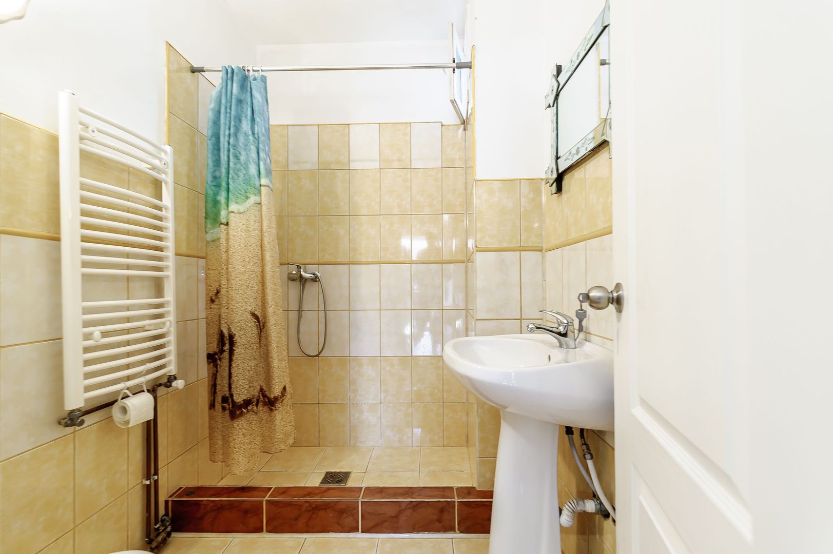 De închiriat apartament cu o cameră și curte interioară - Poză 7