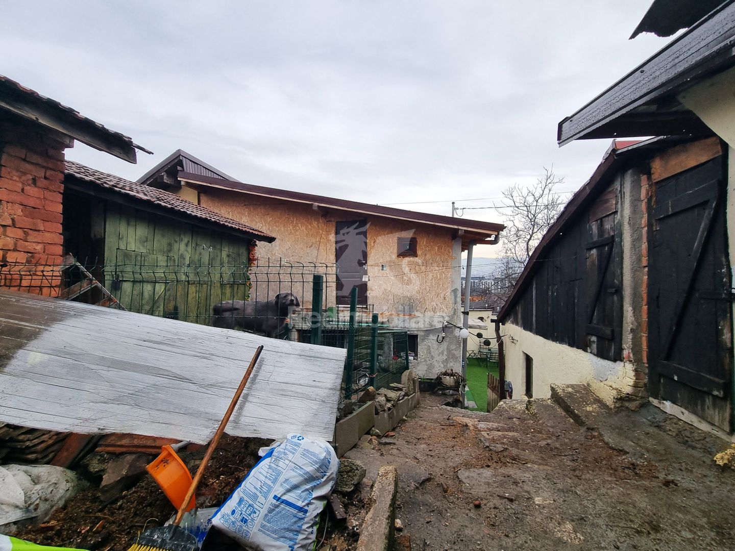 Casă funcțională, curte proprie, finisaje moderne - Poză 13