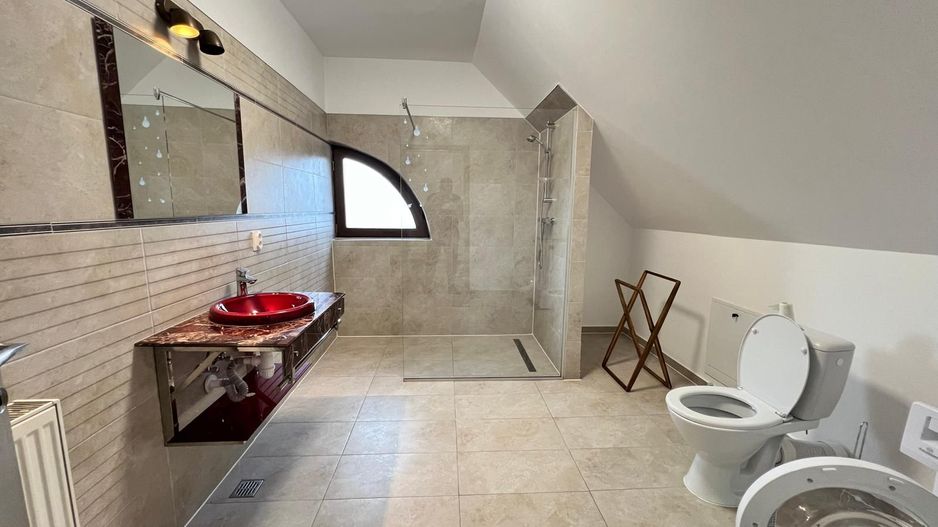 Casa cu 7 camere | 3 balcoane | Garaj | 220 mp + 80 mp curte | Cartier Panorama - Poză 31