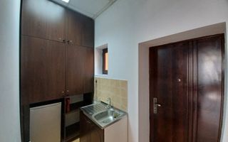 Birou, central, Ady Endre Oradea, 40 mp. 399 E/lună. Comision 0 - Poză 9