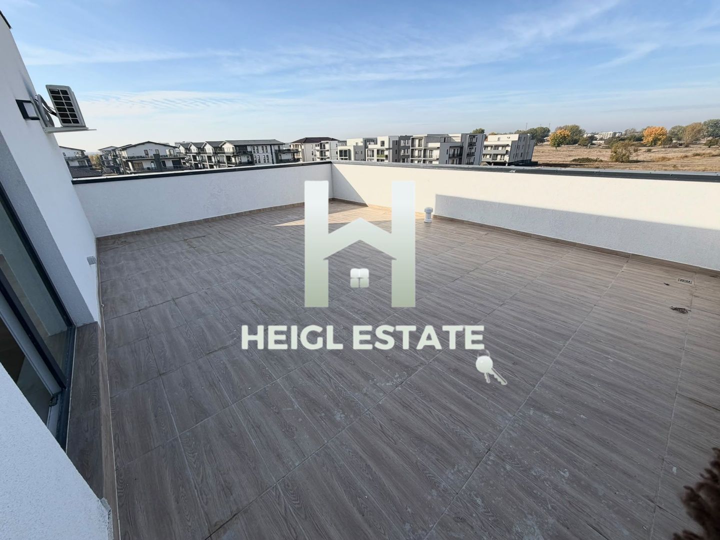 Apartament de tip penthouse cu 45 mp terasa - Poză 1
