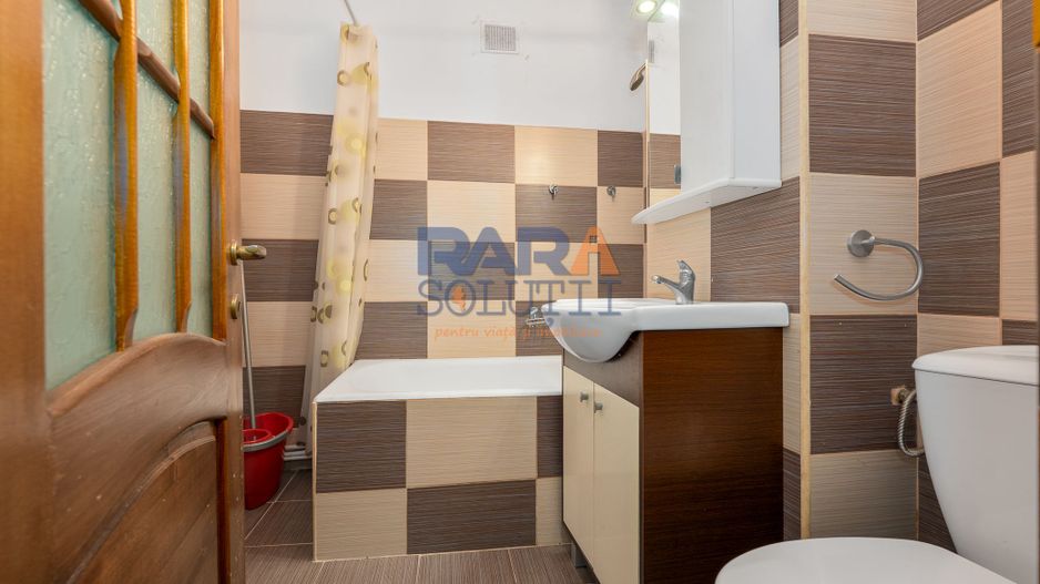 Apartament cu 3 camere, două băi, 77 mp - Poză 11