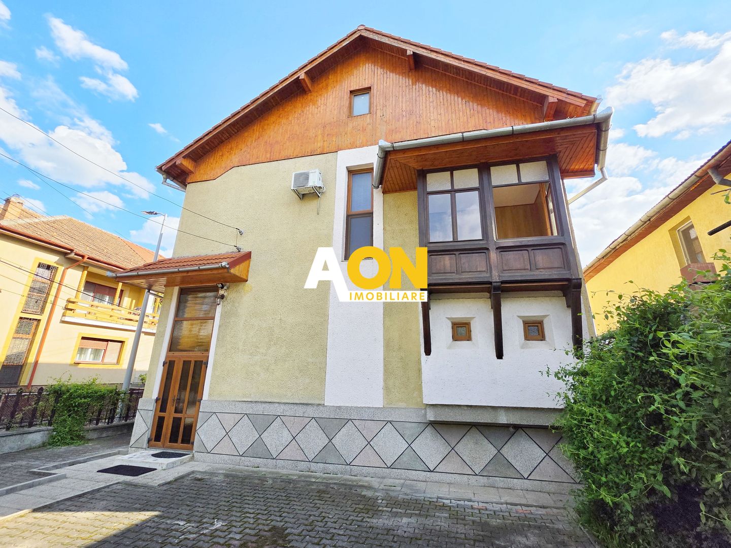 Duplex mobilat, utilat, 4 camere, garaj, zona exclusivista, Cetate - Poză 2