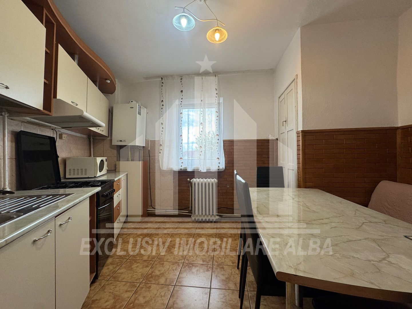 Apartament cu 2 camere decomandate, etaj intermediar, Cetate - Poză 3