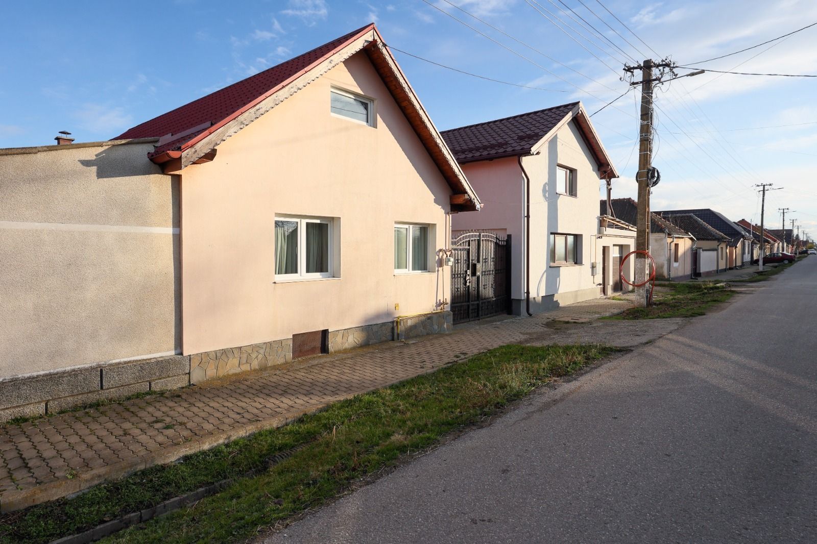 Casa 4 camere Halchiu | teren 400 mp | acces 2 strazi - Poză 3