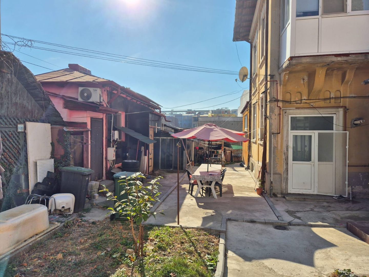 Casa + pivnita 50 mp - parc Cismigiu - Poză 1