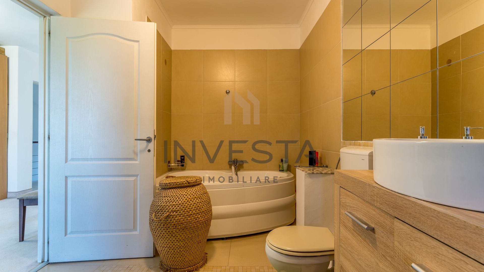 Casa insiruita intr-o zona linisitita! - Poză 15