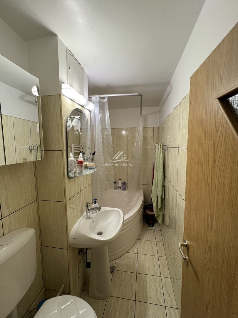 Zona Cireșica/Apartament 3 camere/2băi,balcon,logie,cămară,debara - Poză 8