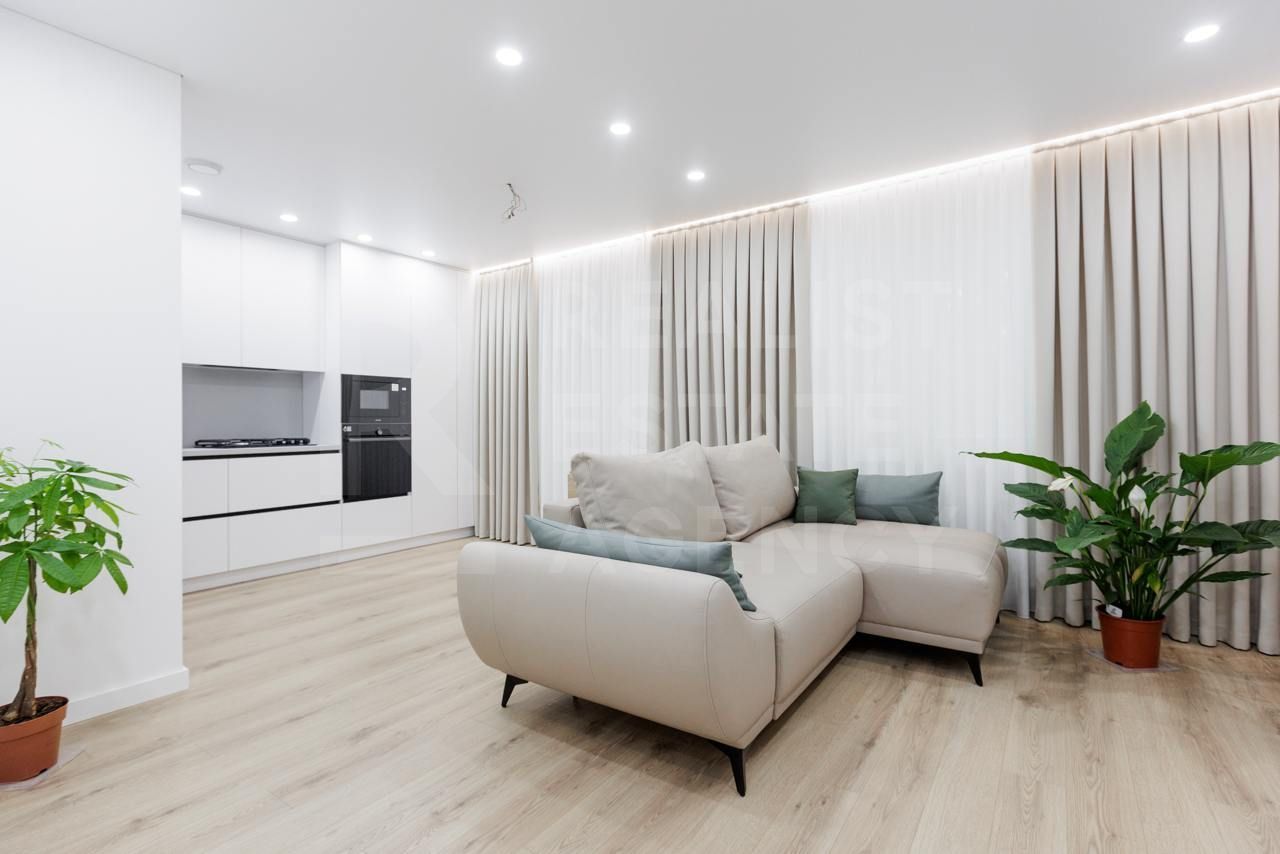 Vânzare, apartament, 1 cameră + living, strada Jubiliară, Codru - Poză 1