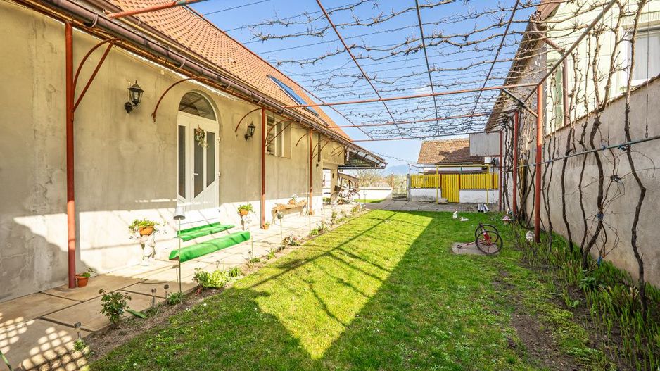 Casa individuala cu teren mare, vedere spre munti,  Avrig,  jud. Sibiu - Poză 13