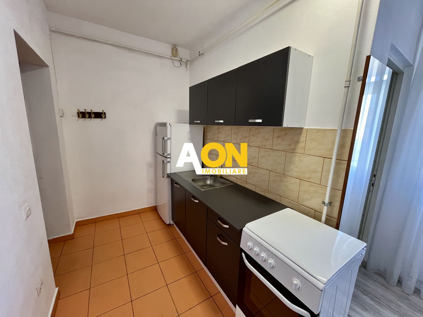 Apartament cu 1 Cameră, Etaj 1, Zona Piață - Poză 6