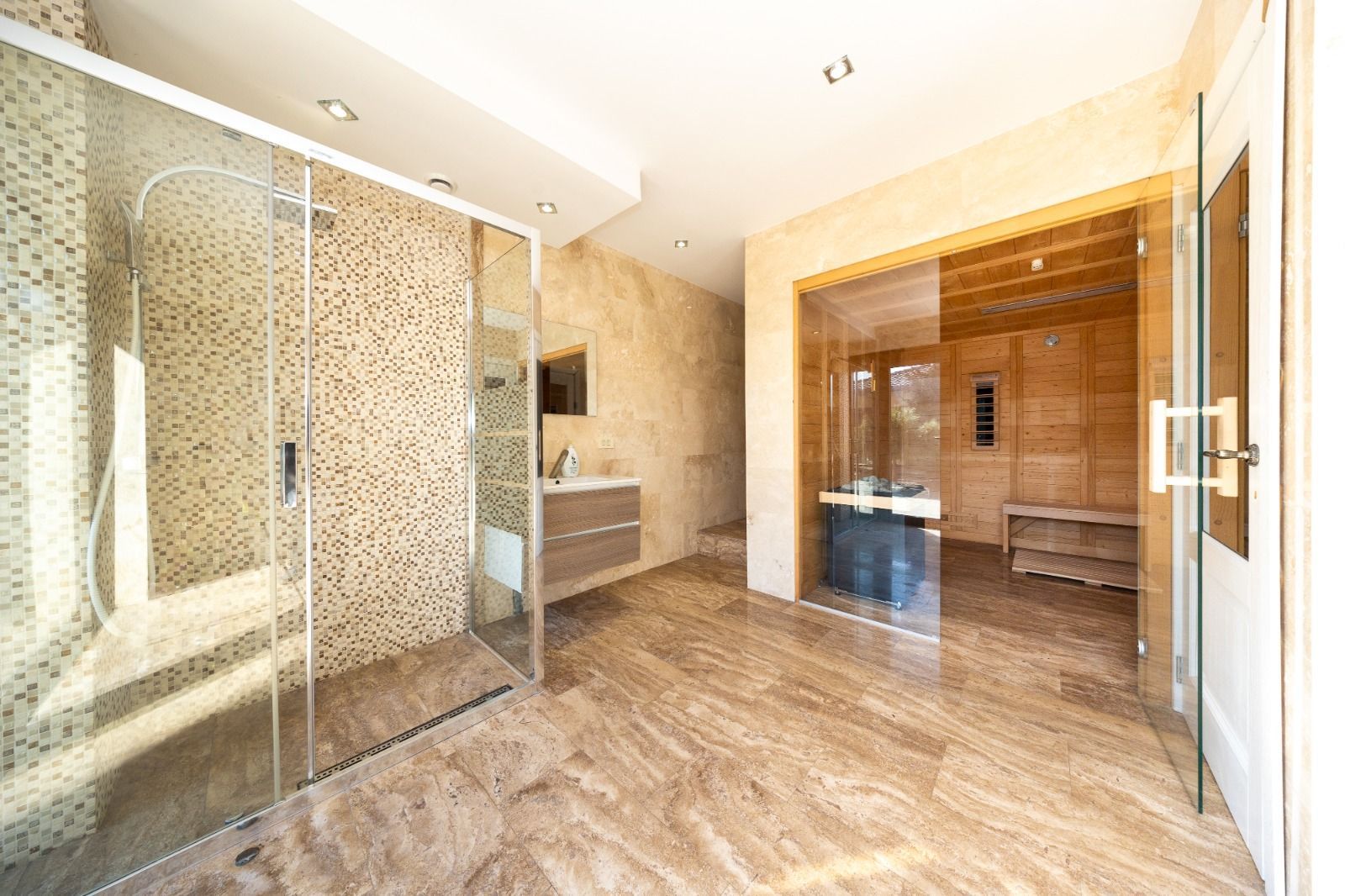 Casa 6 dormitoare+4 bai -1500 mp teren-Sacele - Poză 49