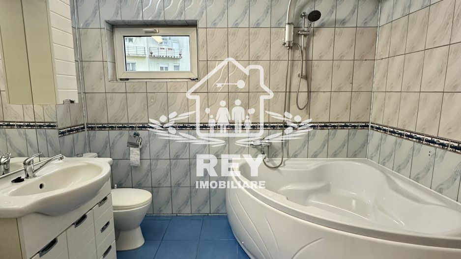 Apartament 4 camere cu garaj zona Strand- V.Aurie - Poză 4
