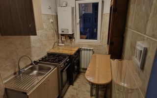 Apartament semidecomandat cu 3 camere si balcon - Podu Ros - 500€ - Poză 6