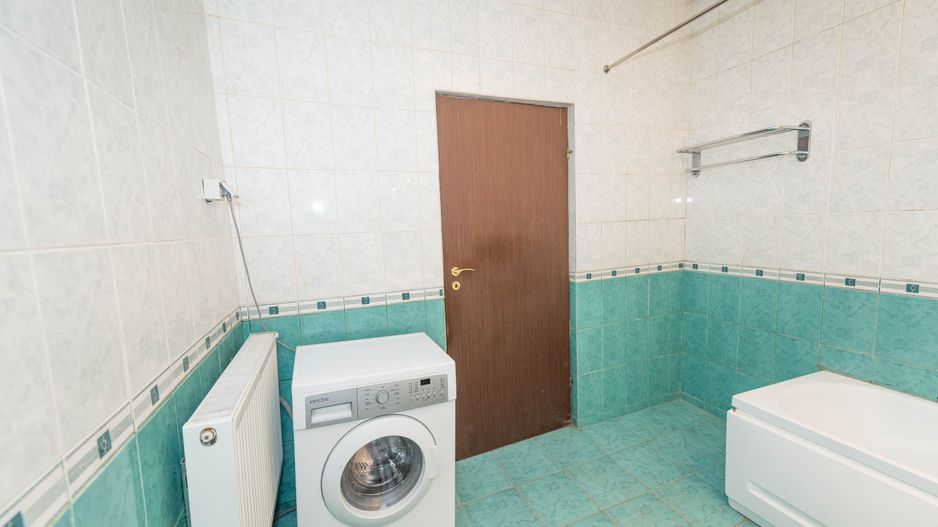 Apartament 3 camere de vanzare, in vila, 83 mp - Poză 22