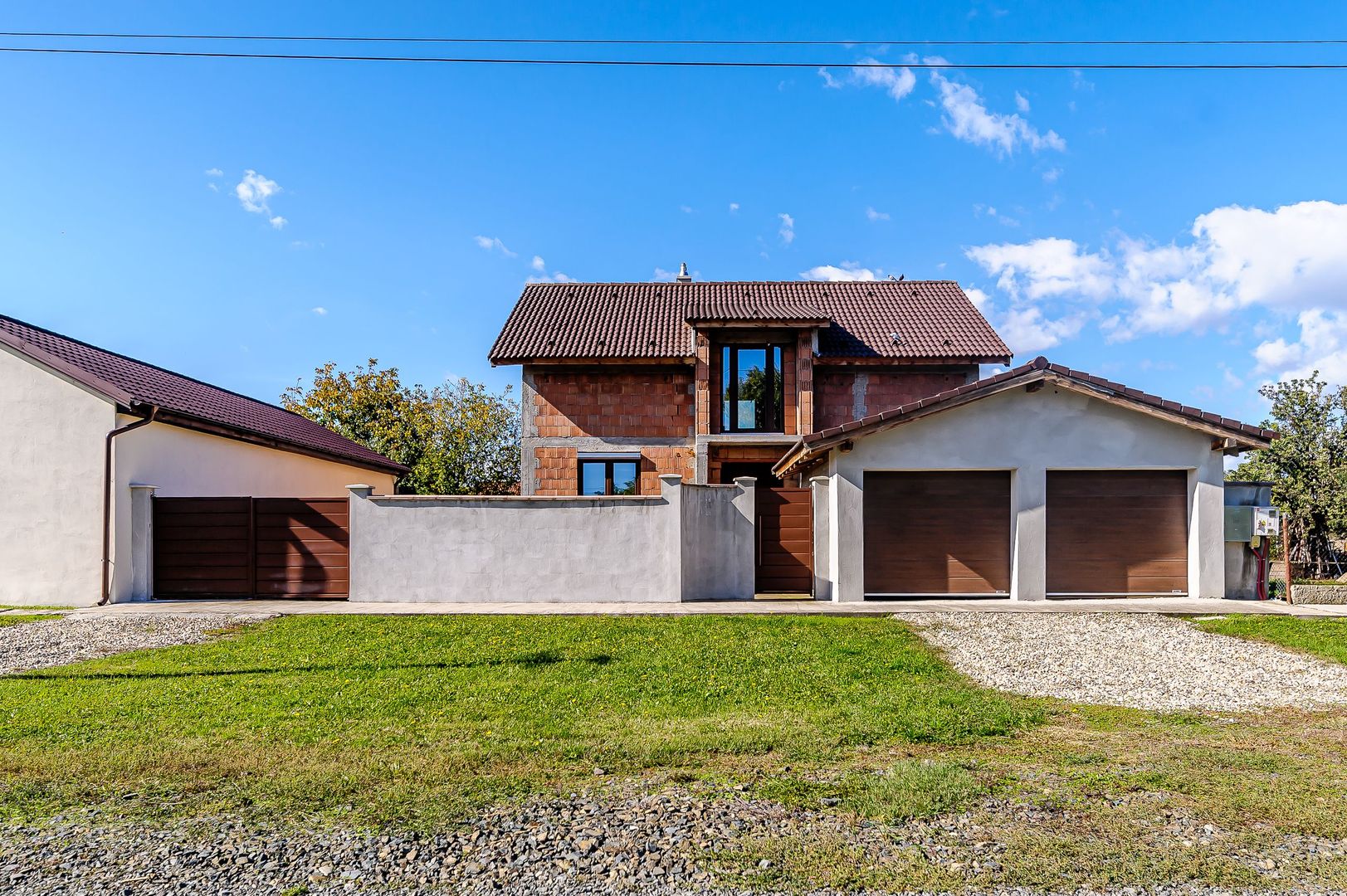 Casa noua 5 camere, la rosu, în Sofronea comision 0 la cumpărare - Poză 1