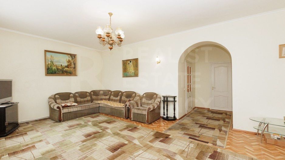 Vânzare, casă 3 nivele , str. Sihastrului, Codru - Poză 4