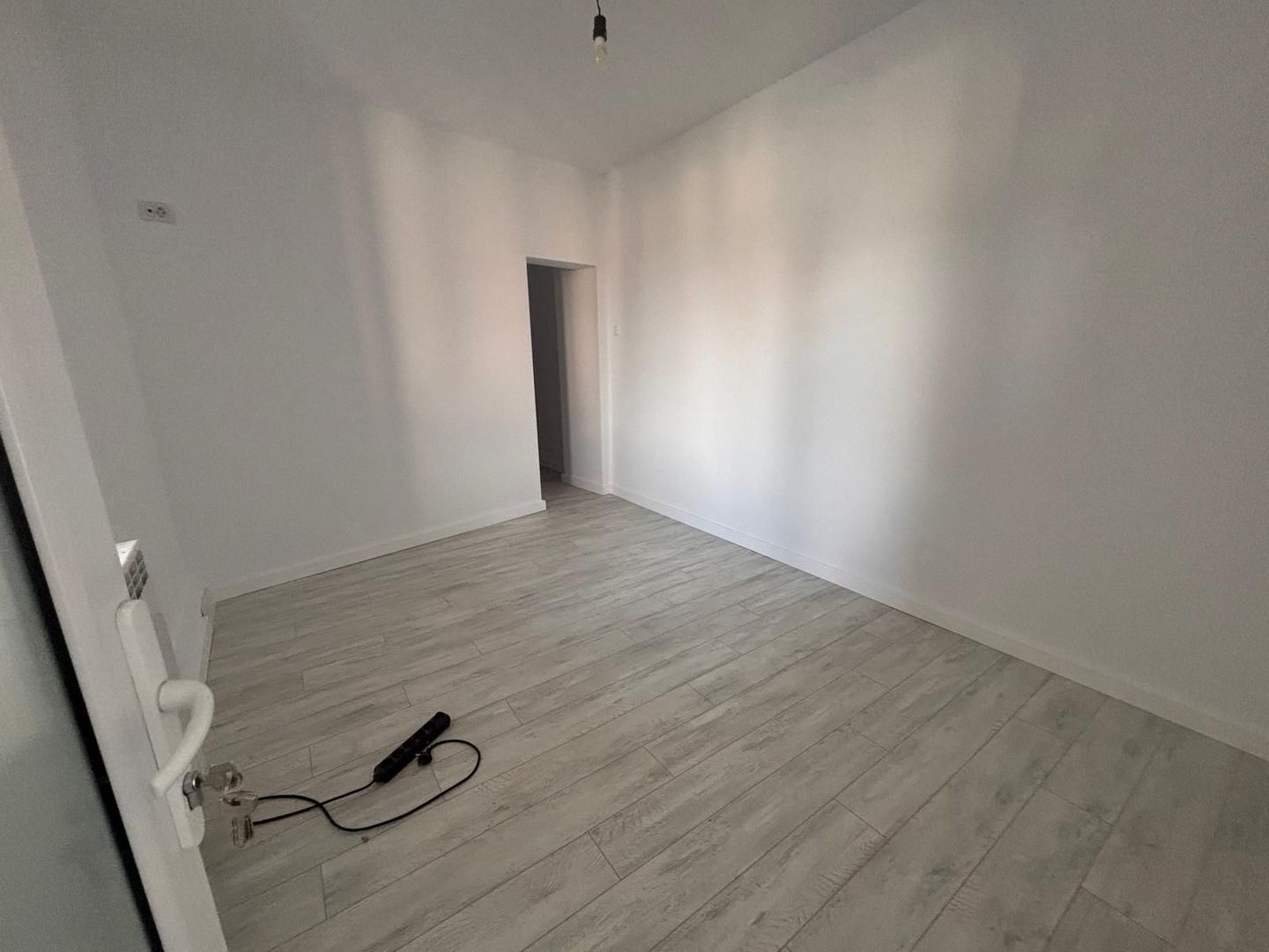Casa complet renovata – ideala pentru locuinta, birouri sau investitie | - Poză 12