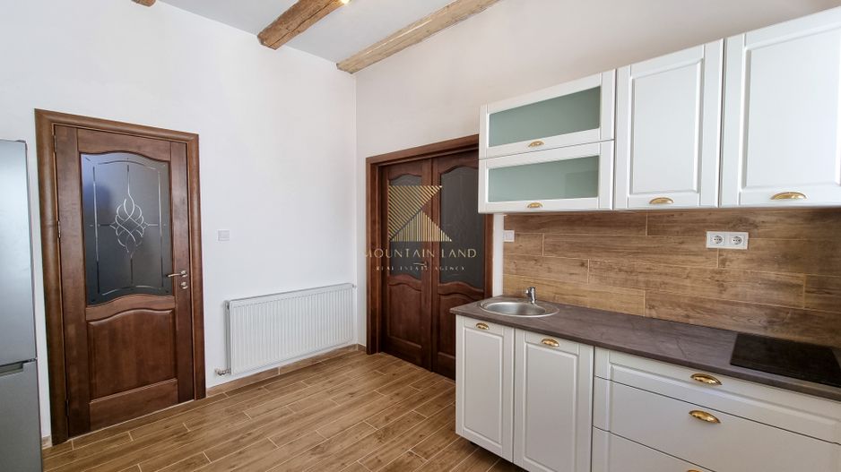 Casă individuală complet renovată, situată în centrul istoric al Brașo - Poză 4