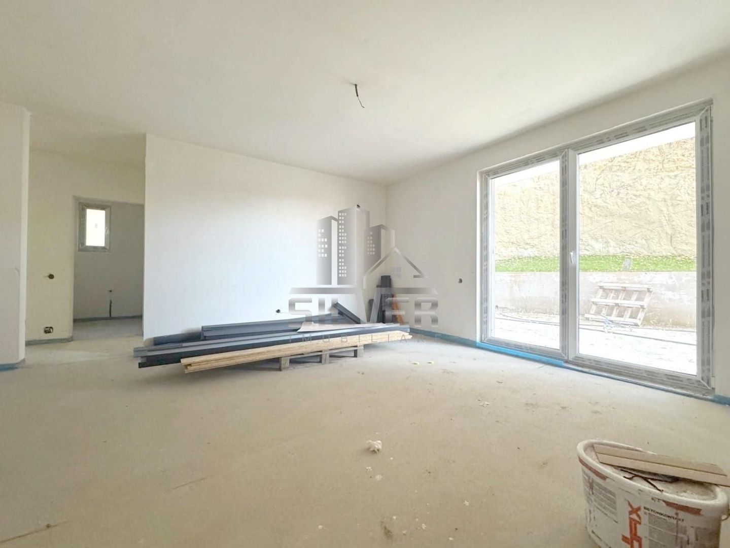 Apartament cu 3 camere dec.+TERASA de 60 mp. - Poză 3