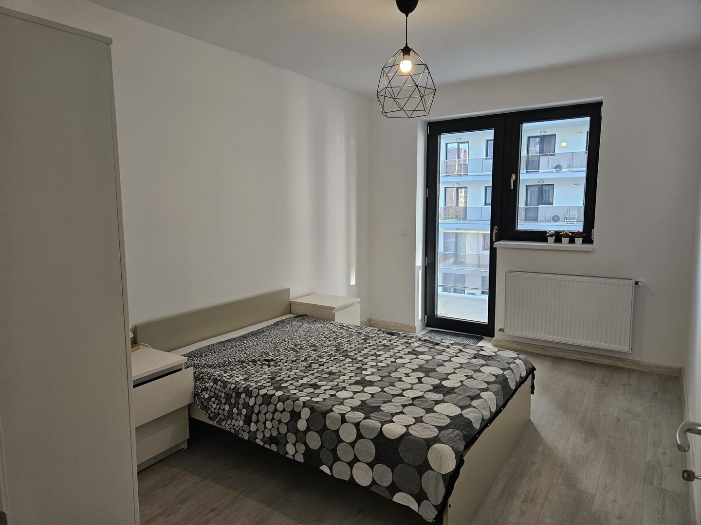 Prima inchiriere- 2 camere Hils Brauner, 5 min metrou, etaj 3, modern si spatios - Poză 3