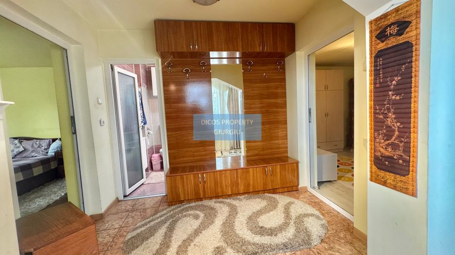 De vânzare casă cu 4 camere, garaj - Poză 8