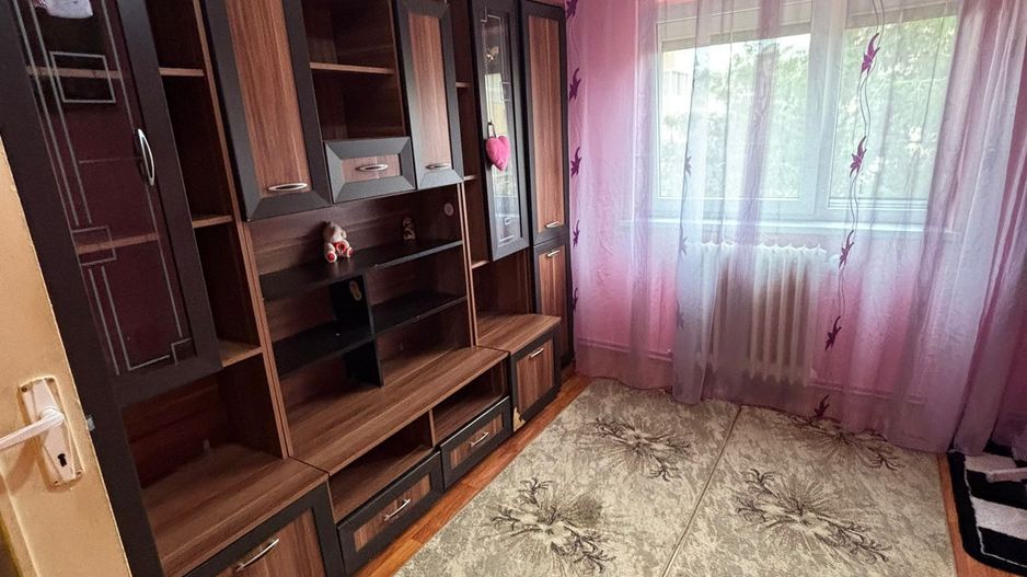 Apartament cu 3 camere de vanzare în Cugir - Poză 2