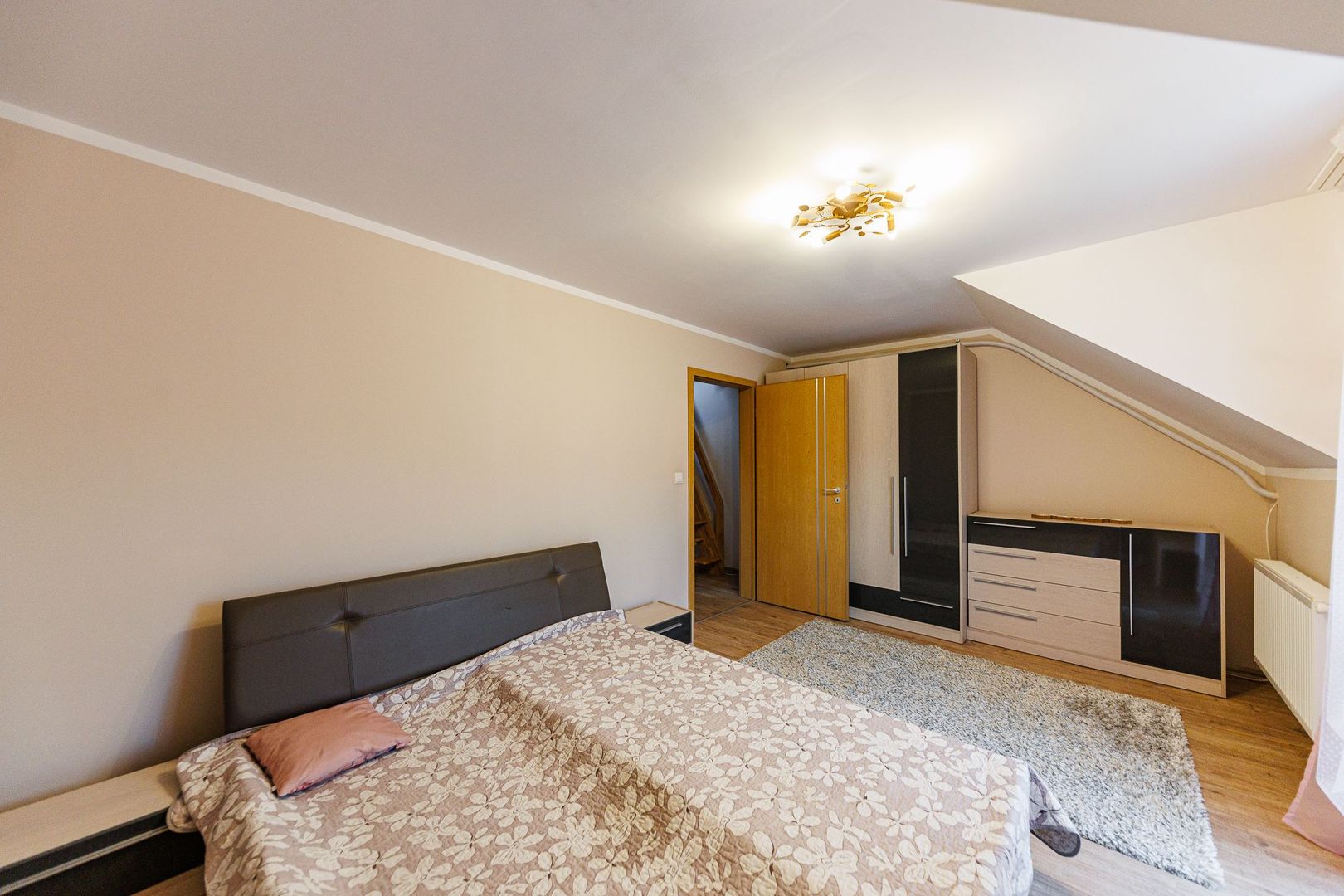 Casă primitoare și cochetă în Dumbrăvița – langa pădure și lac | Com 0 - Poză 33