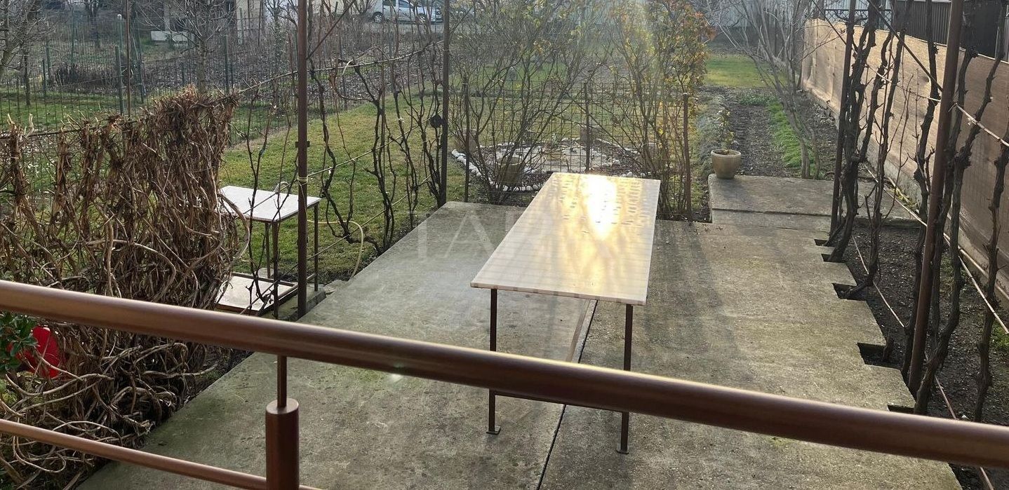 Vanzare casă cu 6 camere,  zona Someseni, central. Ideal familie. - Poză 11