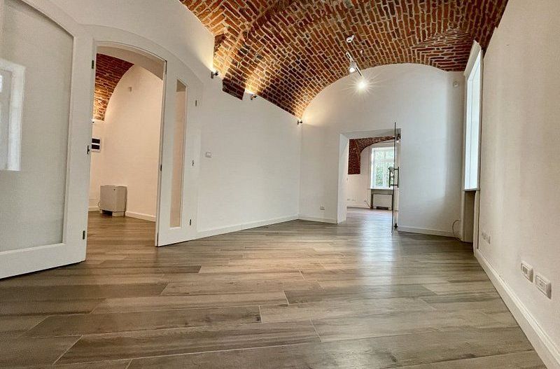 Spatiu birou in cladire istorica restaurata - Poză 4