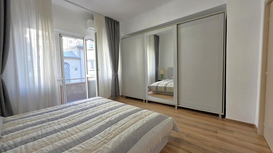 Piata Romana, 4 camere 138 MP total, Etaj 2/9, renovat - utilat, liber - Poză 5
