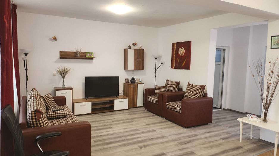 Închiriere vilă 7 camere, Eforie Nord | Termen lung - Poză 1