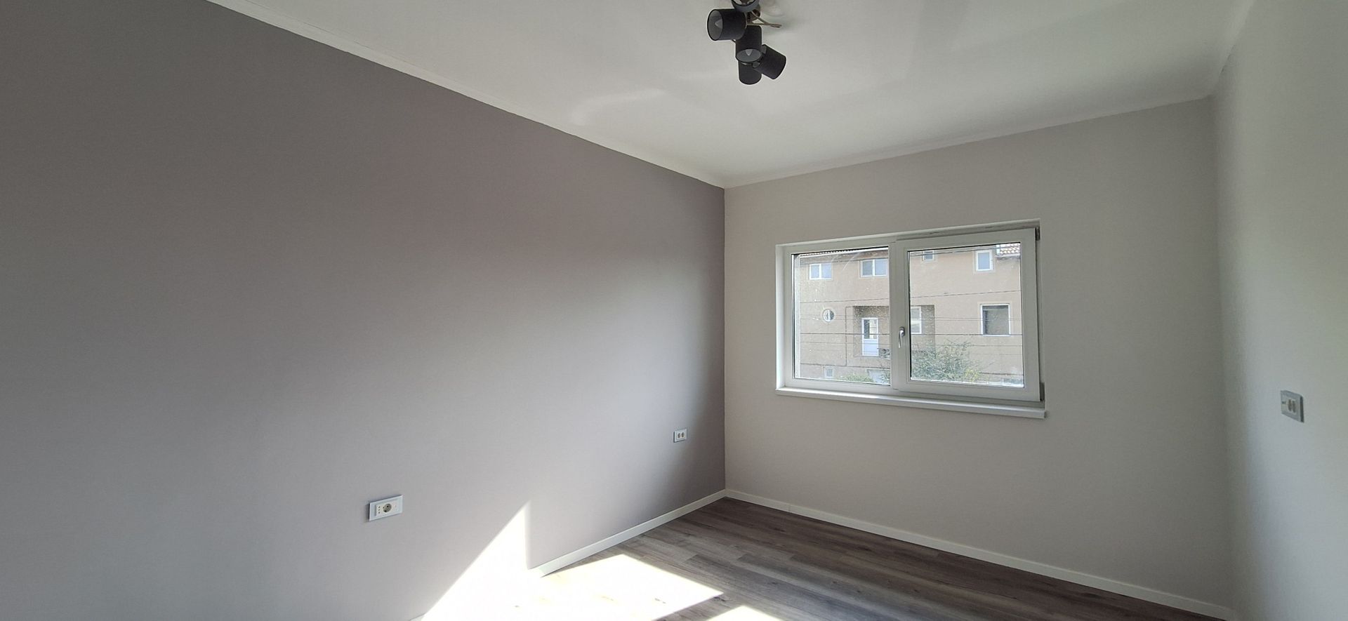 Duplex superb despartit prin garaj - Poză 12