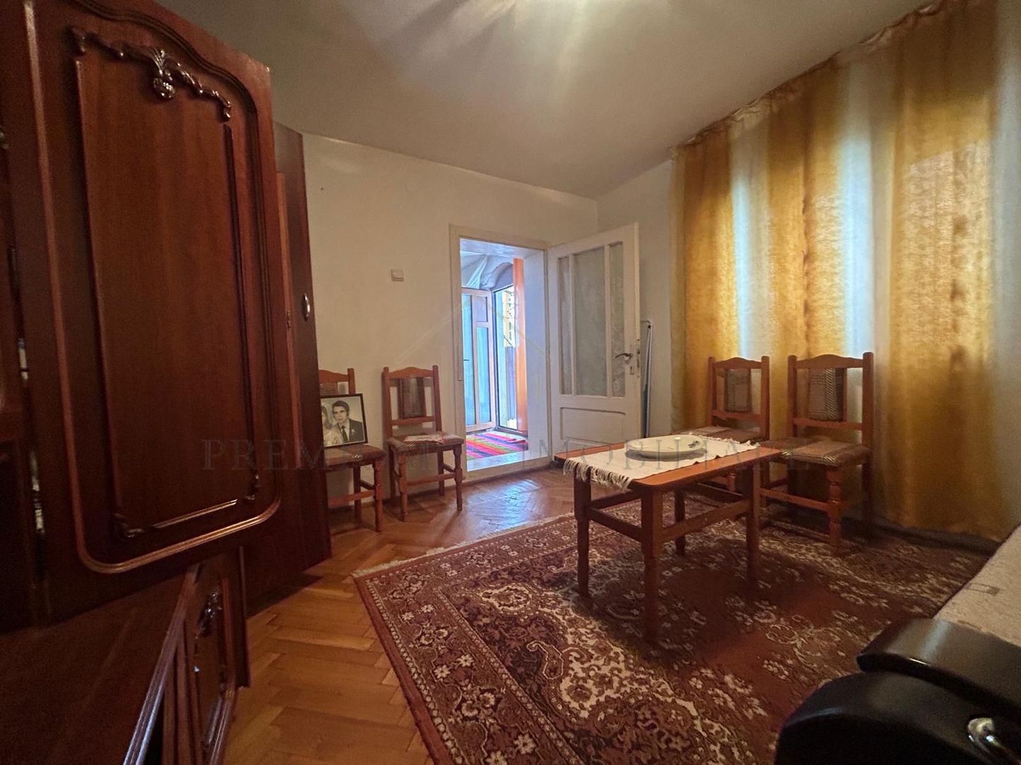 Casă batraneasca+ teren 999 mp intravilan în Oituz - Poză 4