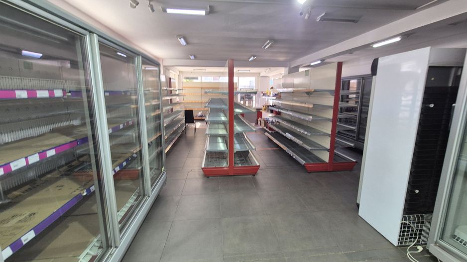 Spatiu comercial 109,54 + 2 locuri de parcare - Varteju - Poză 6